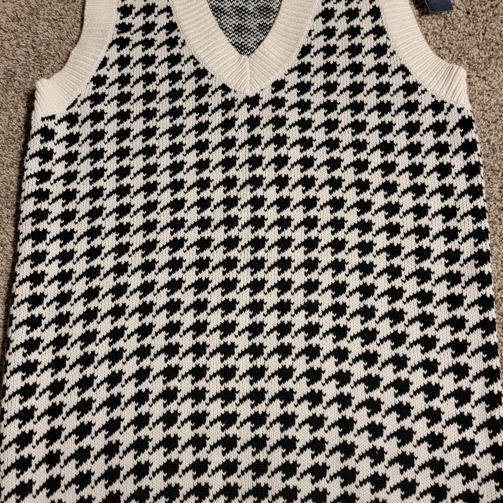 Abercrombie & Fitch Black and Cream Houndstooth Sweater Vest